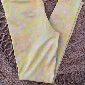 Alo leggings yellow